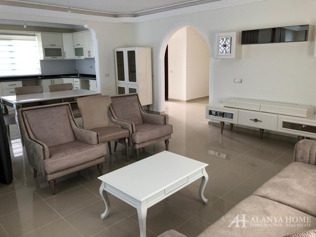 Фото покупка продажа недорогая двухкомнатная квартира 1+1 c просторной гостиной кухней студия Алания